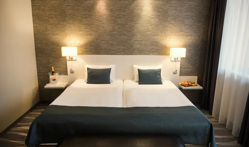 Hotel Az�r Si�fok - M�rcius 15. - speci�lis el�refizet�ssel (min. 3 �j)