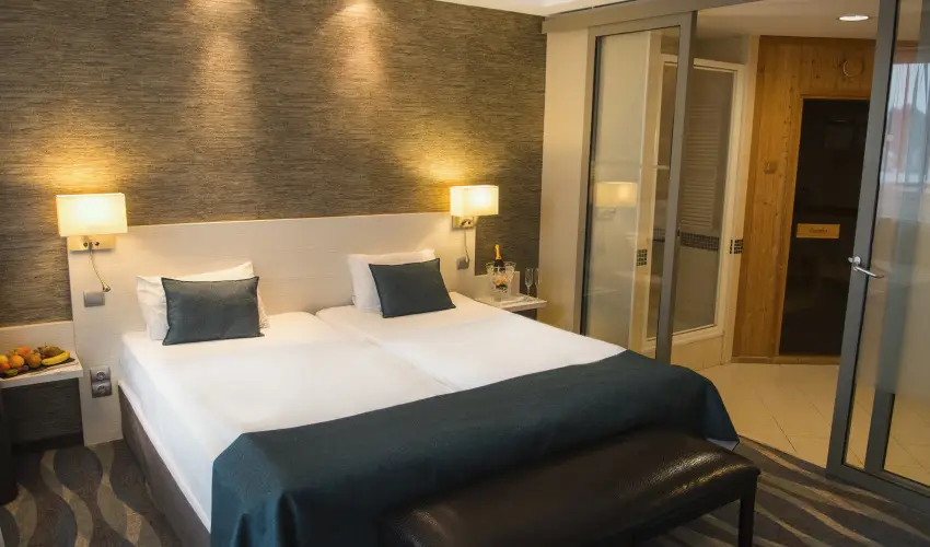 Hotel Az�r Si�fok - M�rcius 15. - speci�lis el�refizet�ssel (min. 3 �j)