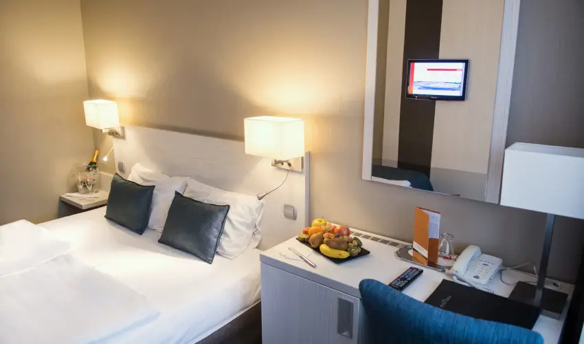Hotel Az�r Si�fok - M�rcius 15. - speci�lis el�refizet�ssel (min. 3 �j)