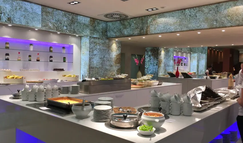 Hotel Az�r Si�fok - M�rcius 15. - speci�lis el�refizet�ssel (min. 3 �j)