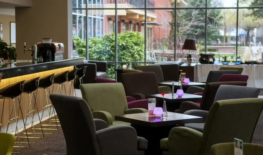 Hotel Az�r Si�fok - M�rcius 15. - speci�lis el�refizet�ssel (min. 3 �j)
