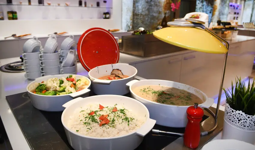Hotel Az�r Si�fok - M�rcius 15. - speci�lis el�refizet�ssel (min. 3 �j)