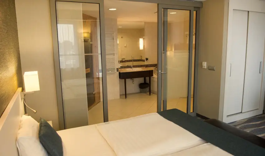 Hotel Az�r Si�fok - M�rcius 15. - speci�lis el�refizet�ssel (min. 3 �j)