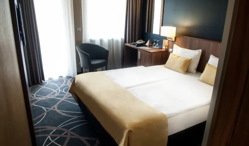 Hotel Az�r Si�fok - M�rcius 15. - speci�lis el�refizet�ssel (min. 3 �j)