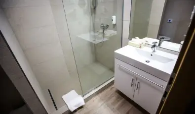 Hotel Bassiana S�rv�r