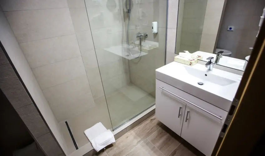 Hotel Bassiana S�rv�r - M�rcius 15. 