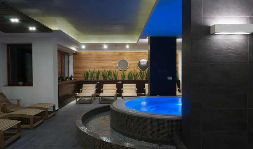 Hotel Bassiana S�rv�r - M�rcius 15. 