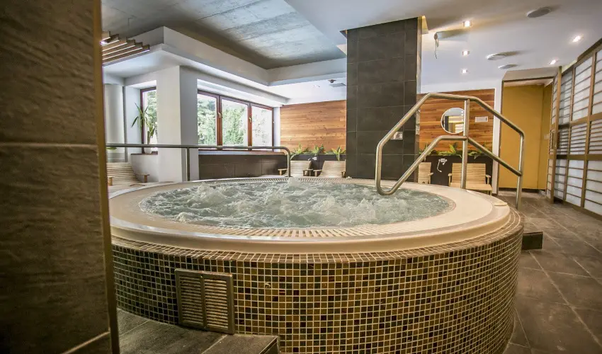 Hotel Bassiana S�rv�r - M�rcius 15. 