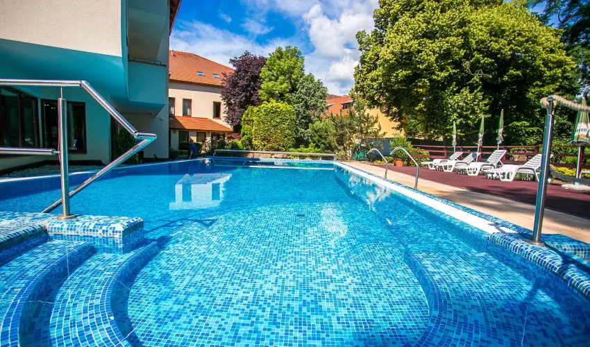 Hotel Bassiana S�rv�r - M�rcius 15. 