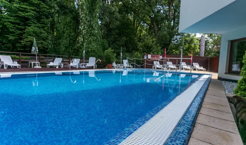 Hotel Bassiana S�rv�r - M�rcius 15. 