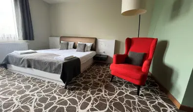 Hotel Bassiana S�rv�r