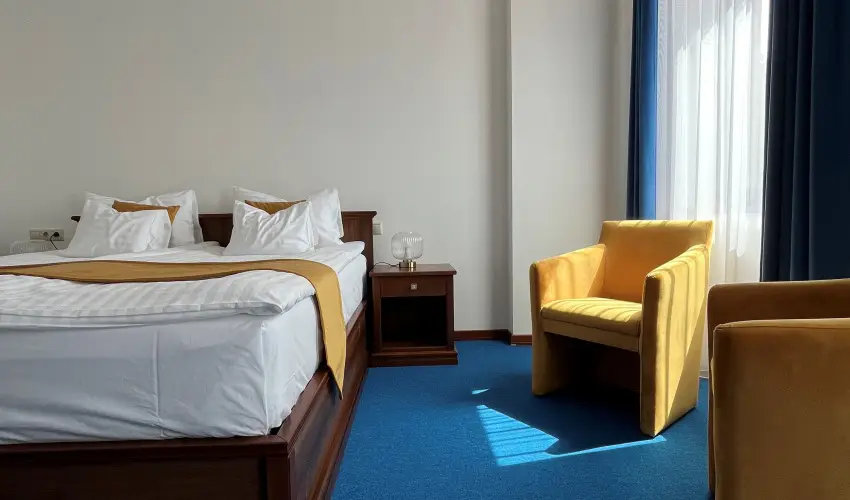 Hotel Bassiana S�rv�r - M�rcius 15. 