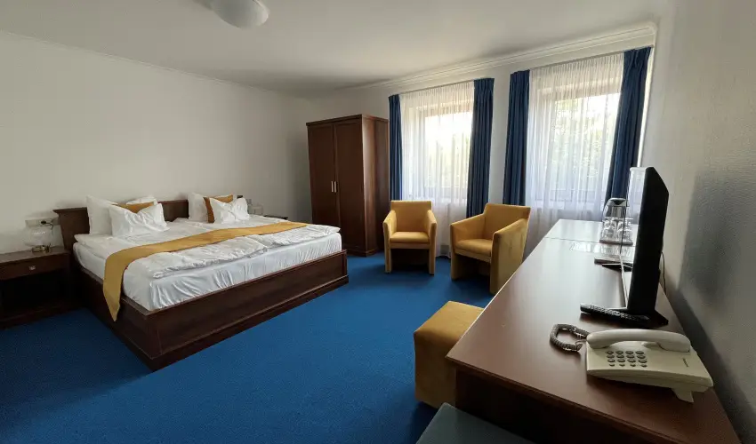 Hotel Bassiana S�rv�r - M�rcius 15. 