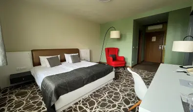 Hotel Bassiana S�rv�r