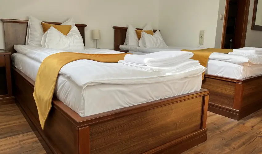 Hotel Bassiana S�rv�r - M�rcius 15. 