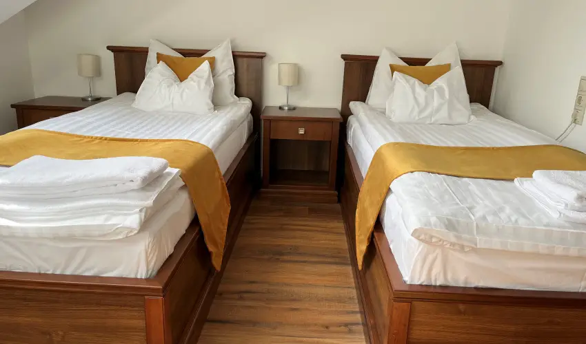 Hotel Bassiana S�rv�r - M�rcius 15. 