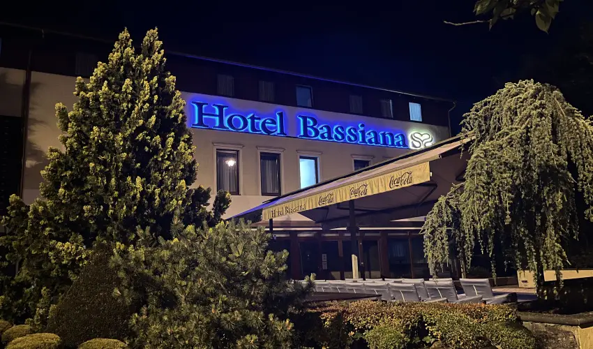 Hotel Bassiana S�rv�r - M�rcius 15. 