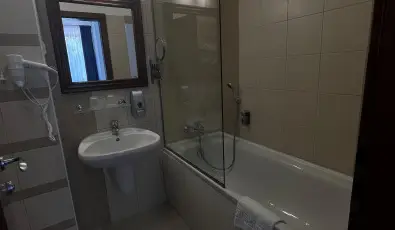 Hotel Bassiana S�rv�r