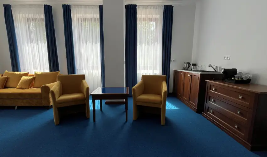 Hotel Bassiana S�rv�r - M�rcius 15. 