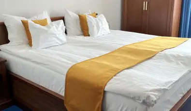 Hotel Bassiana S�rv�r