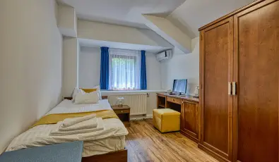 Hotel Bassiana S�rv�r