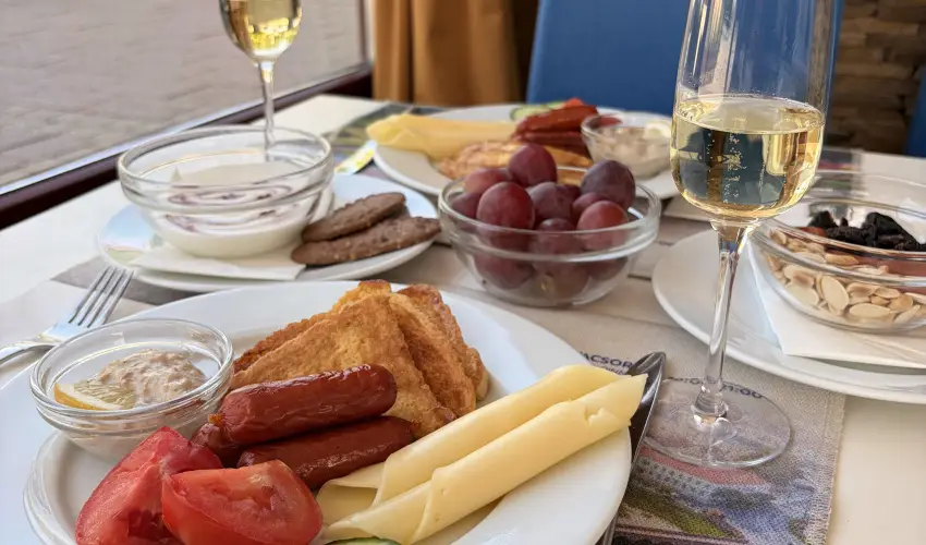 Hotel Bassiana S�rv�r - M�rcius 15. 