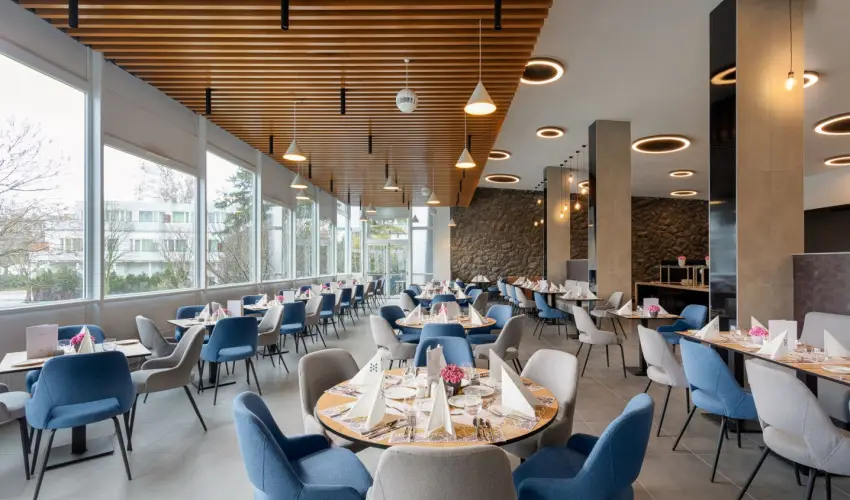 Hunguest Hotel B�ke Hajd�szoboszl� - M�rcius 15. (min. 2 �j)