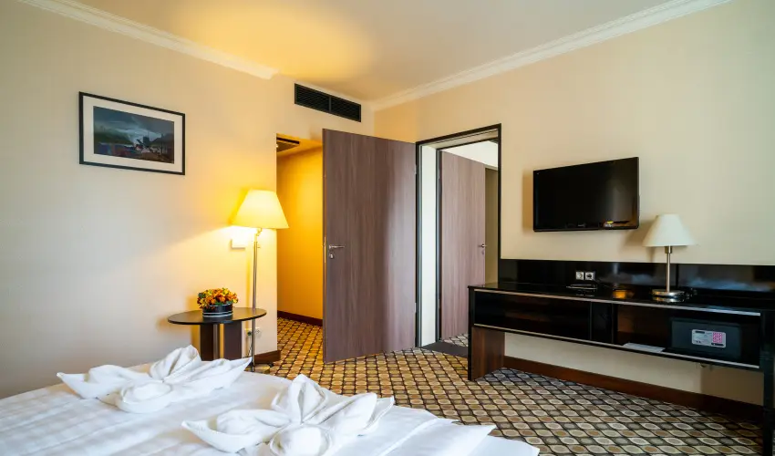 Hotel Castello & Thermal Spa Sikl�s - M�rcius 15.