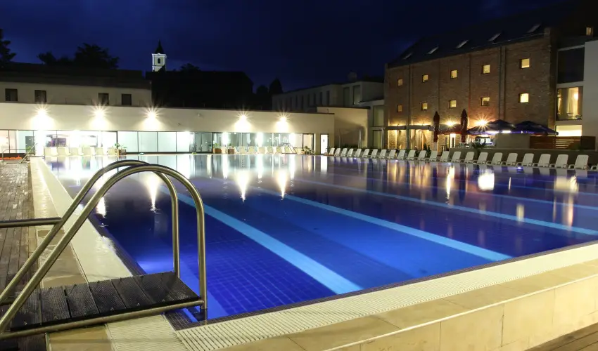 Hotel Castello & Thermal Spa Sikl�s - M�rcius 15.
