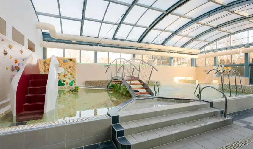 Hotel Eger & Park Eger - M�rcius 15. (min. 3 �j)
