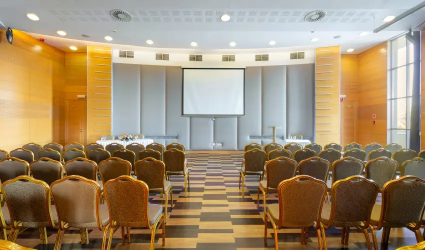 Hotel Eger & Park Eger - M�rcius 15. (min. 3 �j)