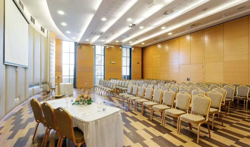 Hotel Eger & Park Eger - M�rcius 15. (min. 3 �j)