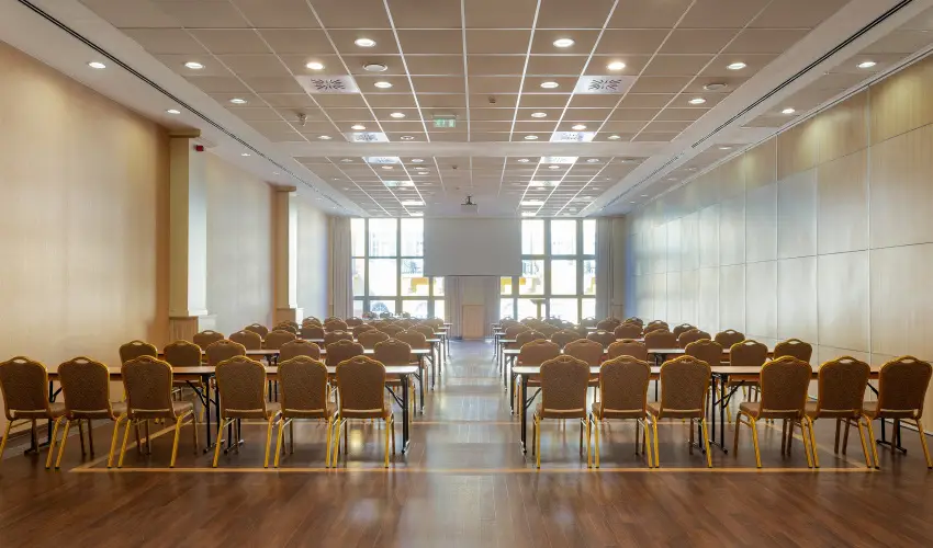 Hotel Eger & Park Eger - M�rcius 15. (min. 3 �j)