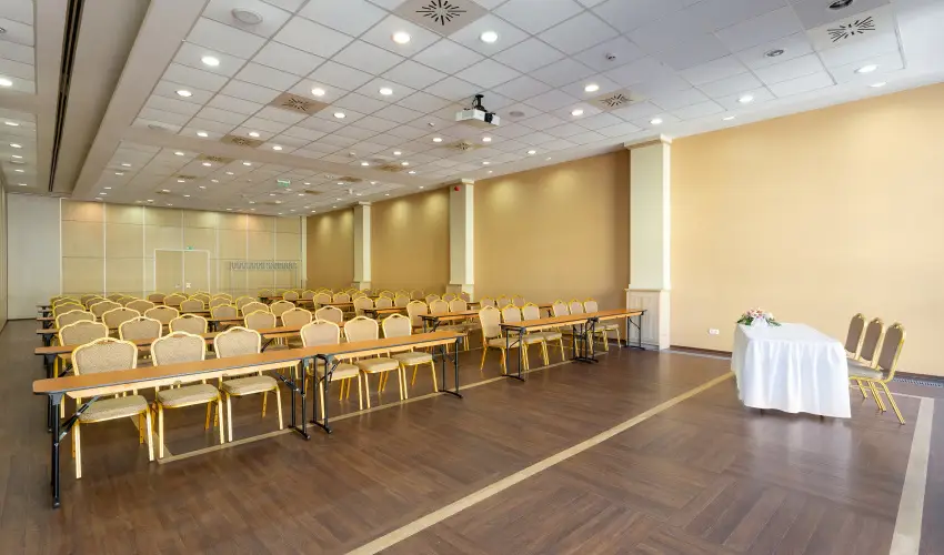Hotel Eger & Park Eger - M�rcius 15. (min. 3 �j)