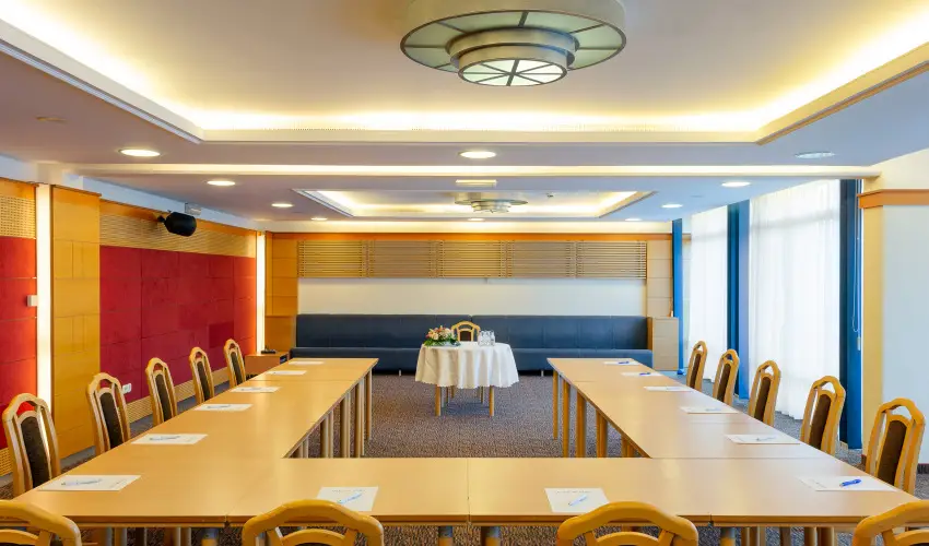 Hotel Eger & Park Eger - M�rcius 15. (min. 3 �j)