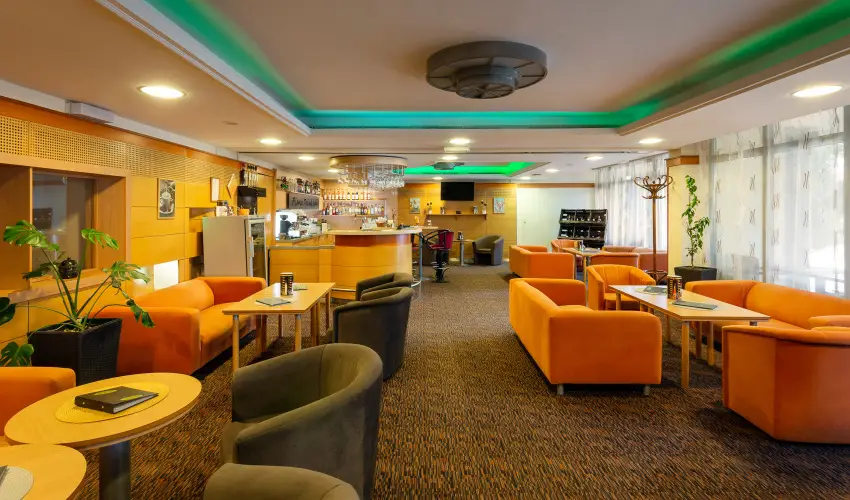 Hotel Eger & Park Eger - M�rcius 15. (min. 3 �j)