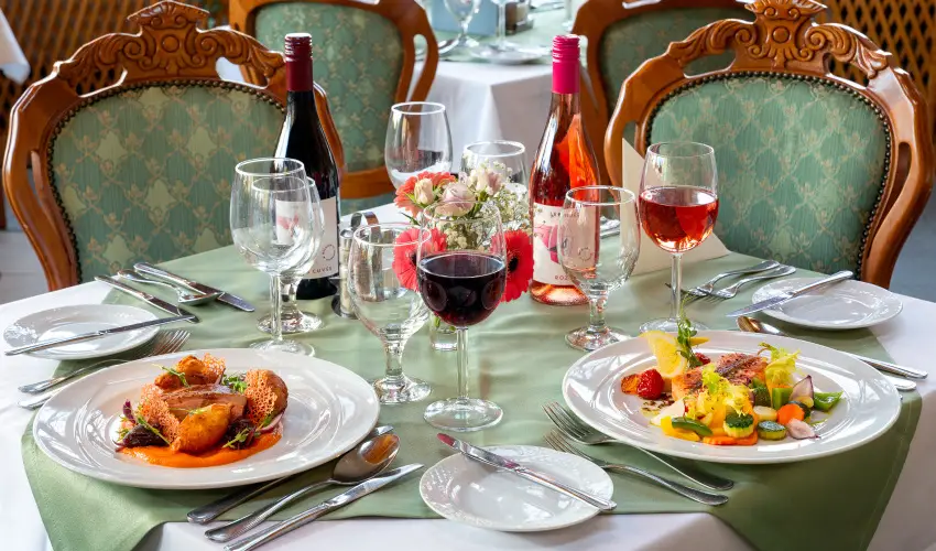 Hotel Eger & Park Eger - M�rcius 15. (min. 3 �j)