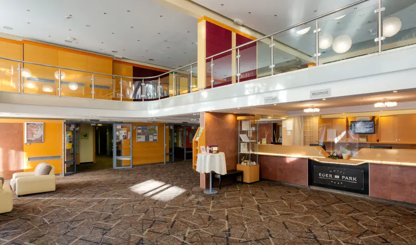 Hotel Eger & Park Eger - M�rcius 15. (min. 3 �j)