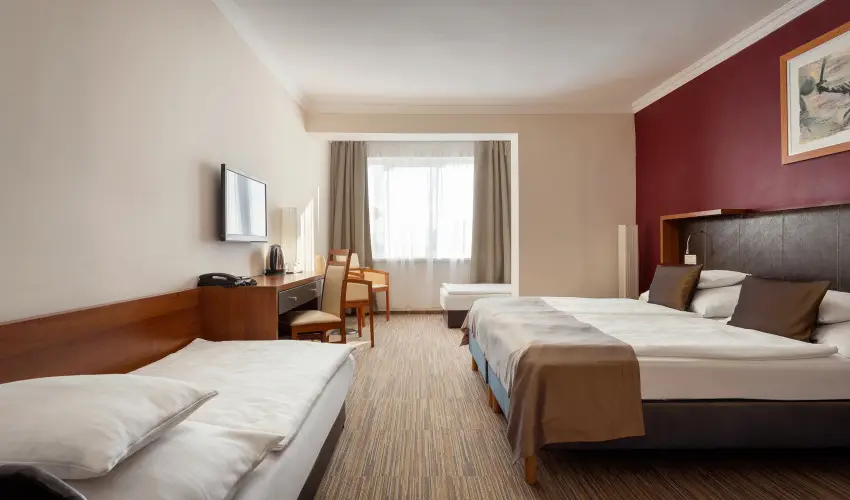 Hotel Eger & Park Eger - M�rcius 15. (min. 3 �j)
