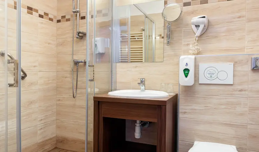 Hotel Eger & Park Eger - M�rcius 15. (min. 3 �j)