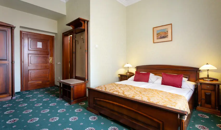 Hotel Eger & Park Eger - M�rcius 15. (min. 3 �j)