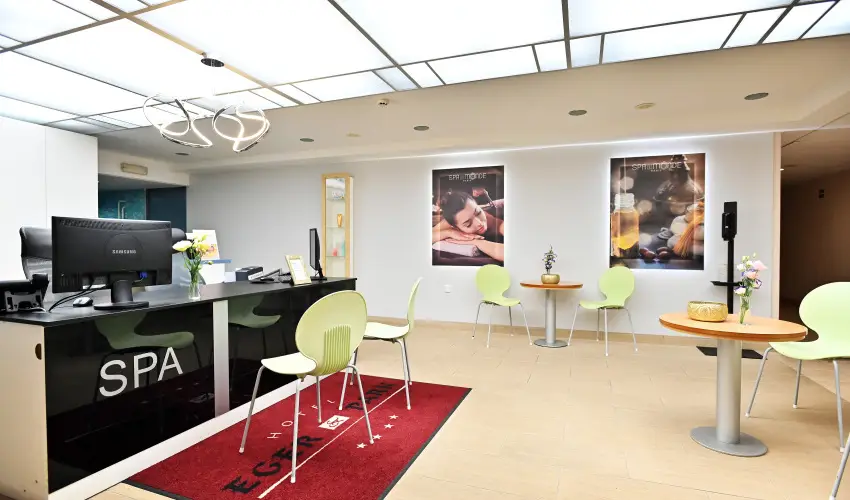 Hotel Eger & Park Eger - M�rcius 15. (min. 3 �j)