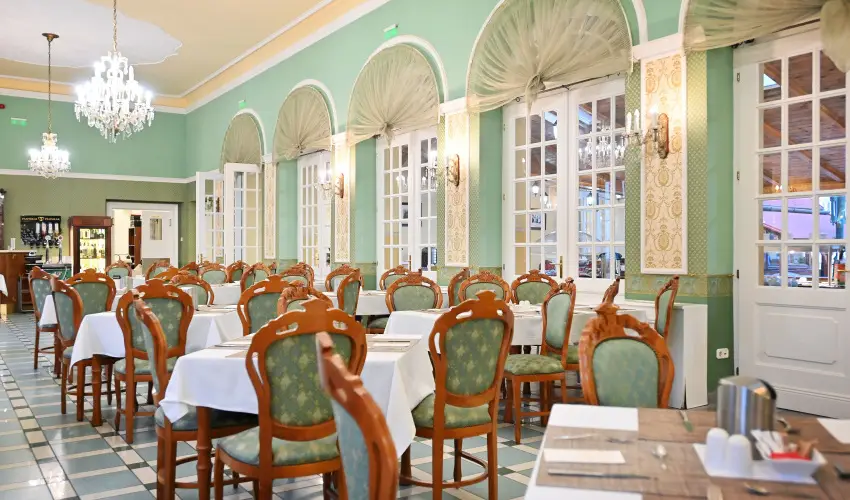 Hotel Eger & Park Eger - M�rcius 15. (min. 3 �j)