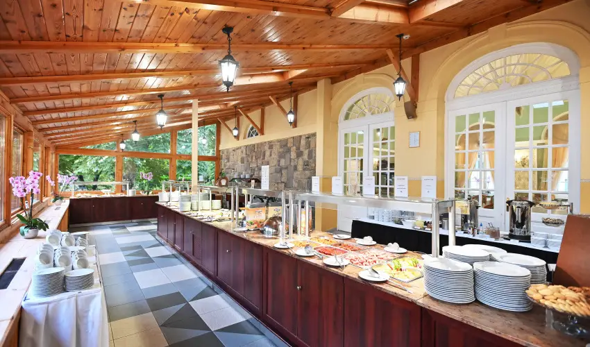 Hotel Eger & Park Eger - M�rcius 15. (min. 3 �j)