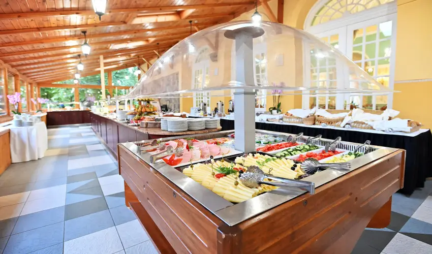 Hotel Eger & Park Eger - M�rcius 15. (min. 3 �j)