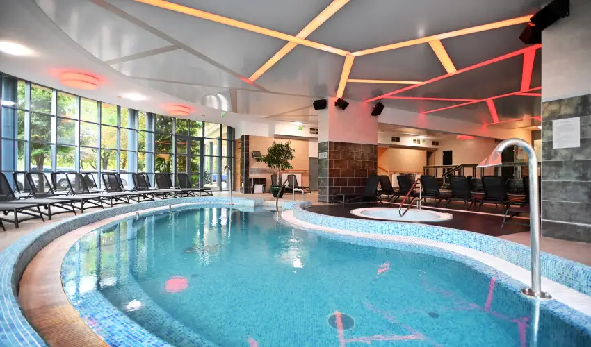 Hotel Eger & Park Eger - M�rcius 15. (min. 3 �j)