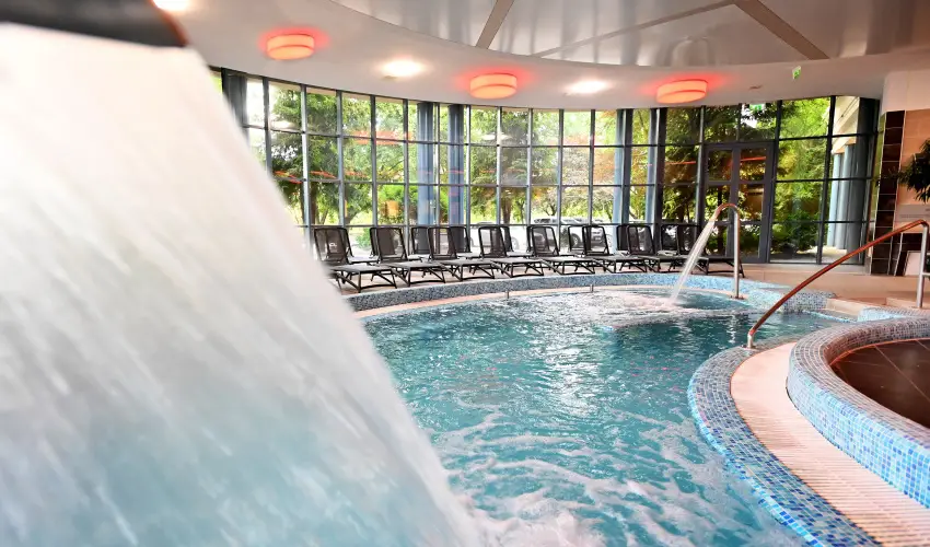 Hotel Eger & Park Eger - M�rcius 15. (min. 3 �j)