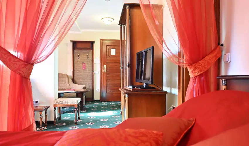 Hotel Eger & Park Eger - M�rcius 15. (min. 3 �j)