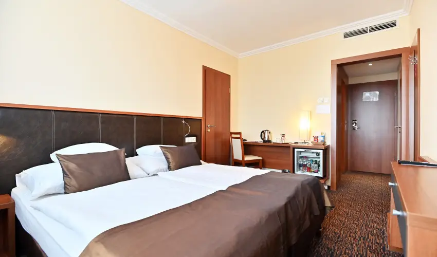 Hotel Eger & Park Eger - M�rcius 15. (min. 3 �j)