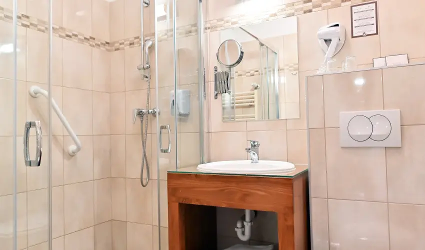 Hotel Eger & Park Eger - M�rcius 15. (min. 3 �j)